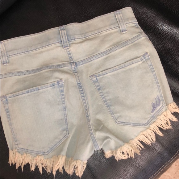 Express jean ripped shorts. Never Worn. Size 4 - Picture 5 of 5